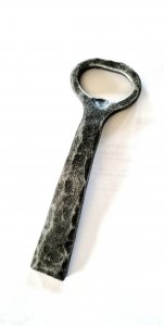 Kovaný otvírák na pivo I.